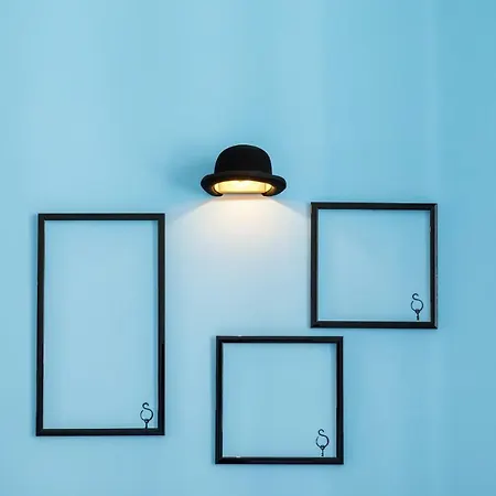 A World Aparts - 32 Modena